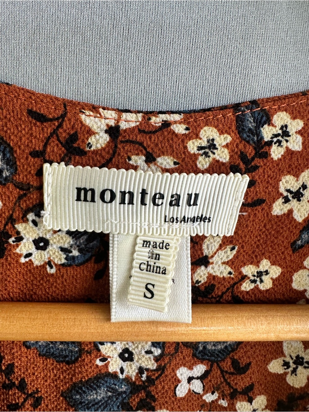 🎉5 for $45🎉 Monteau top blouse shirt size S - Picture 6 of 8